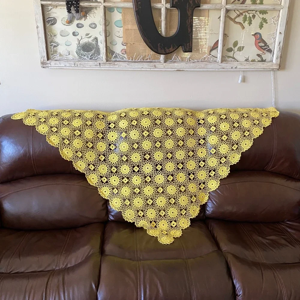 Vintage Handmade Yellow Crochet Lace Shawl Square Floral Medallion Throw 44